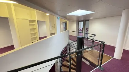 BUREAUX DE 1127M² A VENDRE PROCHE DES COMMERCES ET VISIBLES DEPUIS LA ROCADE - Offre immobilière - Arthur Loyd