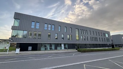 BUREAUX À VENDRE OU À LOUER-434 M ² DIVISIBLE À PARTIR DE 217 M²-PROCHE DU ZÉNITH - Offre immobilière - Arthur Loyd