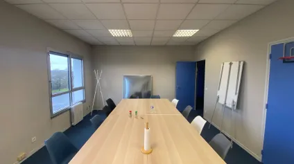 A LOUER - BUREAUX DE 226 M² - CAUDAN - Offre immobilière - Arthur Loyd