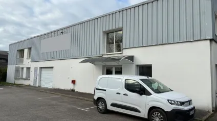 Locaux d'activit&eacute; &agrave; louer &agrave; Buc avec bureaux en tr&egrave;s bon &eacute;tat et acc&egrave;s facile - Offre immobilière - Arthur Loyd