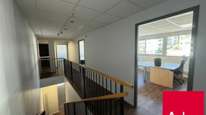 ANGLET - A louer - Bureaux ou commerce de 280 m² avec 10 places de parking privatives - Offre immobilière - Arthur Loyd