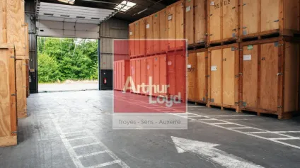 Local d'activité 870 m² à vendre  Site industriel stratégique à Auxerre avec dépôt + bureaux rénovés - Offre immobilière - Arthur Loyd