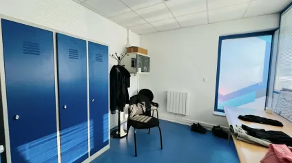 EXCLUSIVITÉ - A LOUER - LOCAUX D'ACTIVITES 240 m2 + 9 PARKINGS PRIVATIFS - Offre immobilière - Arthur Loyd
