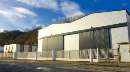 A LOUER - ZI DU HAVRE LOCAUX D'ACTIVITÉS 1870 m2 + TERRE PLEIN BÉTON 2&nbsp;000 m2 - Offre immobilière - Arthur Loyd