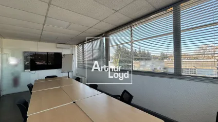 Bureaux &agrave; louer - 76M2 - 2eme &eacute;tage en Ville Active<br />Parking sur site - Offre immobilière - Arthur Loyd