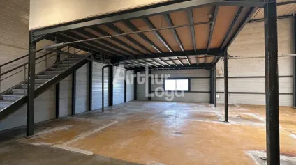 A LOUER - LOCAL D'ACTIVITE AVEC PROXIMITER AUTOROUTE - 74370 ANNECY - Offre immobilière - Arthur Loyd