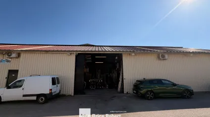 Local d’activités à louer à Décines-Charpieu avec bureaux climatisés - Offre immobilière - Arthur Loyd