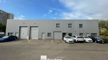 Location local d'activité mixte bureaux et stockage à Vénissieux avec accès poids lourds - Offre immobilière - Arthur Loyd