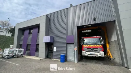 Location local d'activités avec pont roulant et bureaux climatisés à Vénissieux - Offre immobilière - Arthur Loyd