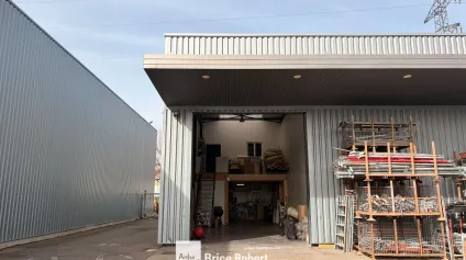 Location local d’activités à Saint-Priest avec grande porte et hauteur sous plafond - Offre immobilière - Arthur Loyd