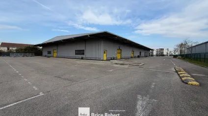 Locaux d activité à louer à Vaulx-en-Velin avec quai de chargement - Offre immobilière - Arthur Loyd