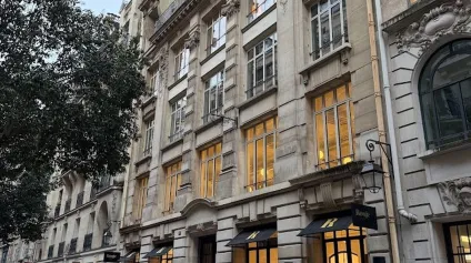 Bureaux opérés Paris 2 - 220 m², 34 postes, très belles finitions et environnement central - Offre immobilière - Arthur Loyd