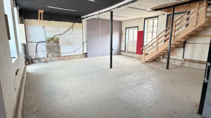 <br />A LOUER - Local stockage + bureaux - Commune de Couzeix - Axe principal - Ideal artisan<br /> - Offre immobilière - Arthur Loyd