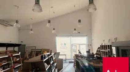 PROCHE SAINT DE LUZ SUR AXE PASSANT - LOCAL COMMERCIAL - 215 M2 - Offre immobilière - Arthur Loyd