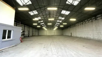 A VENDRE - ZI PÉRIPHERIE DU HAVRE - ENTREPÔT + TERRE PLEIN PL SUR TERRAIN PRIVÉ - Offre immobilière - Arthur Loyd