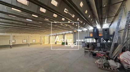 Local d'activités avec bureaux à louer - Offre immobilière - Arthur Loyd