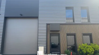 Cellule d'activité à vendre ou à louer à Vénissieux au sein d'un parc avec panneaux photovoltaïques - Offre immobilière - Arthur Loyd