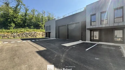 Local d'activités à vendre ou louer à Mionnay avec accès aux autoroute - Offre immobilière - Arthur Loyd