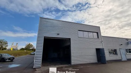 Local d’activité à vendre à Mornant avec accès plain-pied et stationnements privatifs - Offre immobilière - Arthur Loyd