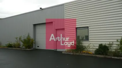 CLERMONT-FERRAND LES GRAVANCHES A LOUER LOCAL ACTIVITE 230 M² - BATIMENT INDEPENDANT - Offre immobilière - Arthur Loyd