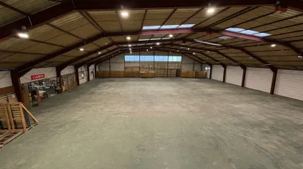 Local commercial 1600 m2 - Offre immobilière - Arthur Loyd