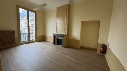  TOURS HYPER CENTRE BUREAUX A LOUER DE 129 M1 AVEC POSSIBILITE DE 2 PARKINGS - Offre immobilière - Arthur Loyd