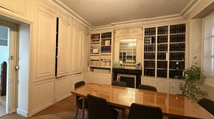 A VENDRE - IMMEUBLE DE BUREAUX - CENTRE VILLE DE BOURGES - Offre immobilière - Arthur Loyd