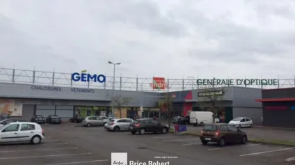 Location local commercial spacieux &agrave; Vaulx-en-Velin visibilit&eacute; exceptionnelle - Offre immobilière - Arthur Loyd