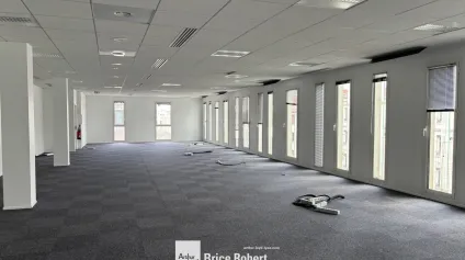 Bureau &agrave; louer &agrave; Lyon 7&egrave;me dans immeuble moderne proche m&eacute;tro lumineux - Offre immobilière - Arthur Loyd