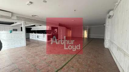 <br />Local commercial Marmande 720 m2<br /> - Offre immobilière - Arthur Loyd