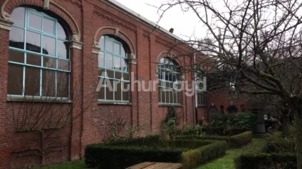 Bureaux à vendre à La Madeleine avec parkings privatifs et annexes modulables - Offre immobilière - Arthur Loyd