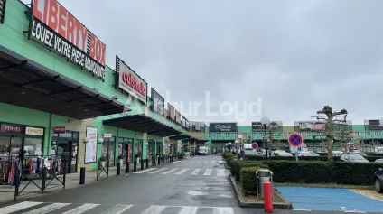 Locaux commerciaux à louer à Proville visibilité optimale dans centre commercial - Offre immobilière - Arthur Loyd