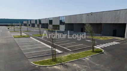 Entrepôt à louer à Seclin dans un parc neuf avec parkings sécurisés - Offre immobilière - Arthur Loyd