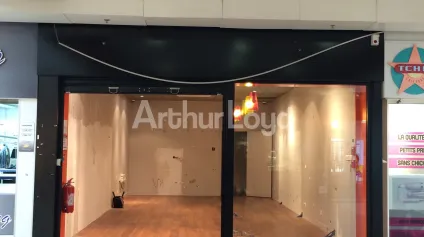 Local commercial à louer à Sin-le-Noble dans galerie marchande dynamique - Offre immobilière - Arthur Loyd