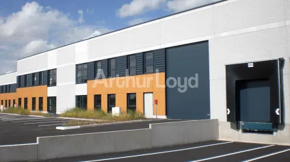 A louer, entrepôts avec quai + bureaux, Saint André Lez Lille - Offre immobilière - Arthur Loyd