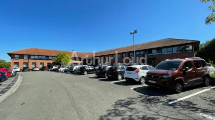 Bureaux à louer à Wambrechies accès direct rocade site sécurisé parkings - Offre immobilière - Arthur Loyd