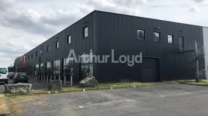 Bureaux à louer à Halluin zone d’activités avec parking facile d’accès - Offre immobilière - Arthur Loyd