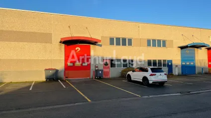 Entrepôts à louer à Bondues avec bureaux et parking privatif sécurisé - Offre immobilière - Arthur Loyd