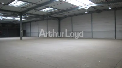 Entrepôts à louer à Tourcoing accès immédiat autoroute quais de chargement - Offre immobilière - Arthur Loyd