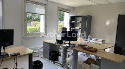 Bureaux à vendre à Billy-Montigny avec grand parking et fibre optique - Offre immobilière - Arthur Loyd