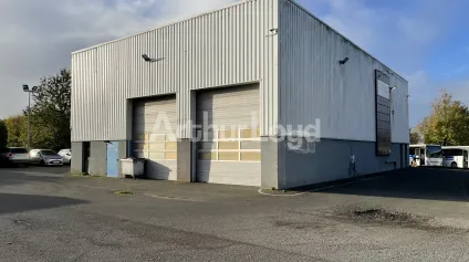 Locaux d'activité à vendre ou à louer à Bruay-la-Buissière large stockage extérieur - Offre immobilière - Arthur Loyd