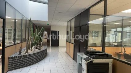 Locaux d activité à vendre à Annezin avec bureaux équipés et grande hauteur - Offre immobilière - Arthur Loyd
