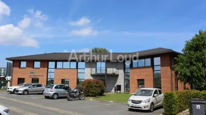 Bureaux rénovés à louer à Lezennes environnement verdoyant moderne - Offre immobilière - Arthur Loyd