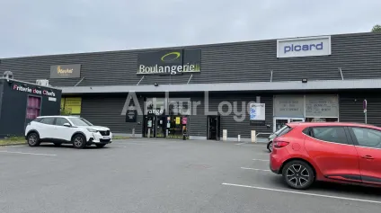 Location local commercial 520 m2 Wattignies visibilité axe principal - Offre immobilière - Arthur Loyd