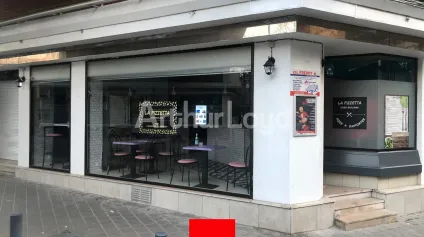 Local commercial à louer à Valenciennes centre grande réserve et visibilité angle - Offre immobilière - Arthur Loyd
