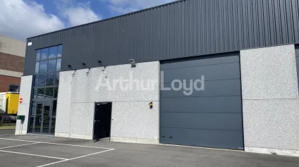 Location entrepôt local d’activité à Roncq face centre commercial Auchan - Offre immobilière - Arthur Loyd