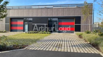 Entrepôt à louer à Tourcoing avec accès autoroute A22 et parking privatif - Offre immobilière - Arthur Loyd