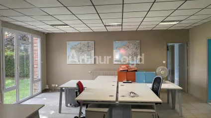 Bureaux à louer à Arras avec accès PMR et extérieur agréable - Offre immobilière - Arthur Loyd