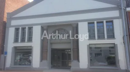 Bureaux showroom à louer à Douai immeuble emblématique rénové proche gare - Offre immobilière - Arthur Loyd
