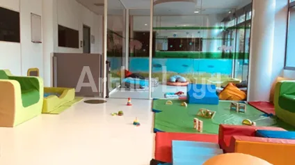 Local commercial de environ 400 m2 à Louer à Villeneuve d'Ascq - Offre immobilière - Arthur Loyd